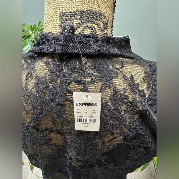 Express lace sleeveless top with built in bralette, size XS. New with tags. - Picture 3 of 3